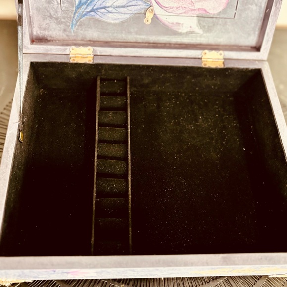 Violet Painted Vintage Jewelry Box - Picture 9 of 14